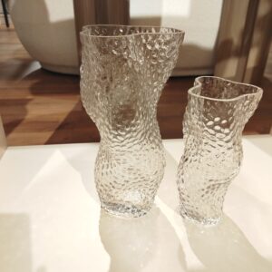 Jarra em vidro transparente "Torcido"  23 A x 12 D