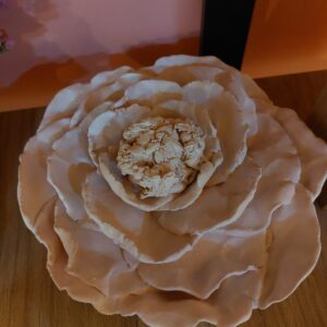 Peça decorativa feita por artesa Flor Peónia 14 cm