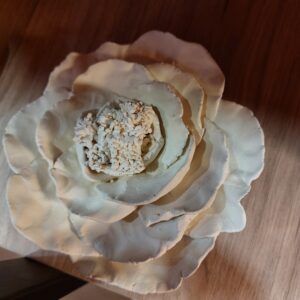 Peça decorativa feita por artesa Flor Peónia 13 cm